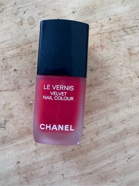 CHANEL Velvet Nail Colour in Rich Red